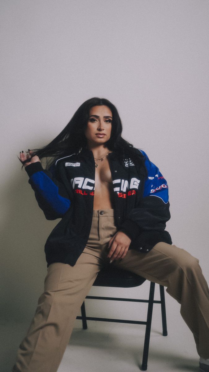 Poses With Jacket Women, Straight Jacket Photoshoot, Racing Jacket Photoshoot, Streetwear Photoshoot Ideas Studio, Indoor Streetwear Photoshoot Ideas, Racer Jacket Outfit, Racer Jacket, Studio Photoshoot, Selfie Poses