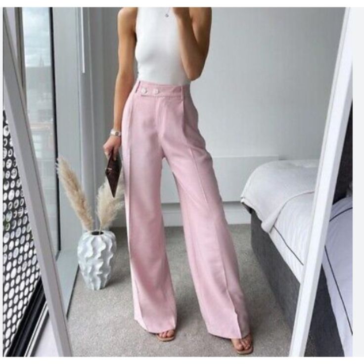 Zara Masculine High Rise Wide Leg Trousers With Cross Over Waist. Light Pink. Blogger Favorite. Nwt. New With Tags. Women's Size Xs. *Bundle With Other Items In My Closet For An Extra Discount.* Pink Trousers Outfit, Outfit Formal Mujer, Pink Wide Leg Trousers, Pink Trousers, Trousers For Women, Elegante Casual, Sweater Vest Women, Stylish Work Outfits, Pink Pants