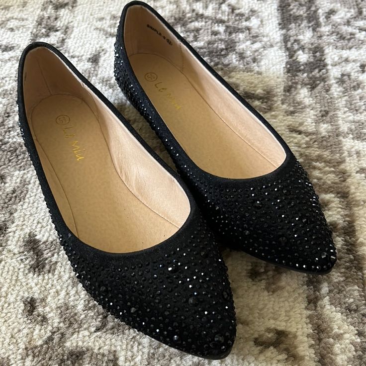 New Without Box! Black Sparkly Rhinestones Add A Little Flare To An Otherwise Classic Pointy Toe Flat. Silver Flat Shoes, Elegant Shoes Flat, Black Wedding Shoes, Sparkle Flats, Sequin Flats, Sparkly Flats, Sparkly Shoes, Rhinestone Flats, Pointy Toe Flats