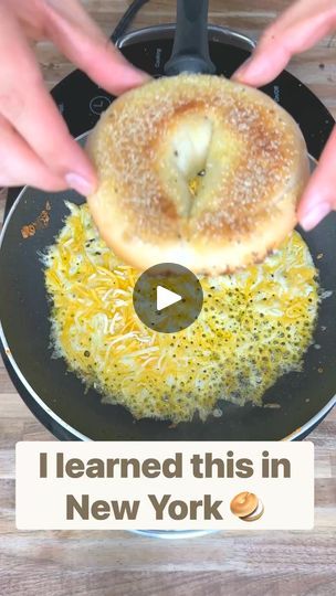 Sandwich Bagel Ideas, Toasted Bagel Sandwich, Meals With Bagels, Bagel Recipes Sandwich, Bagel Recipe Breakfast, Breakfast Ideas With Bagels, Mini Bagel Recipes Lunch Ideas, Things To Put On Bagels, Bagel Ideas Breakfast