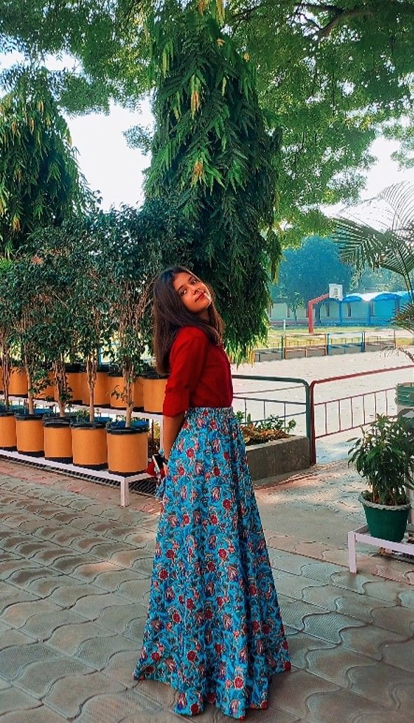 Poses In Churidar, Indian Skirt And Top Outfits Casual, Poses With Long Skirt, Long Dress Pose Ideas, Poses In Skirt And Top, Skirt Top Indian Outfit Casual, Indian Skirt Outfits, Long Skirt Poses Photo Ideas, Long Skirt Outfits Indian Casual