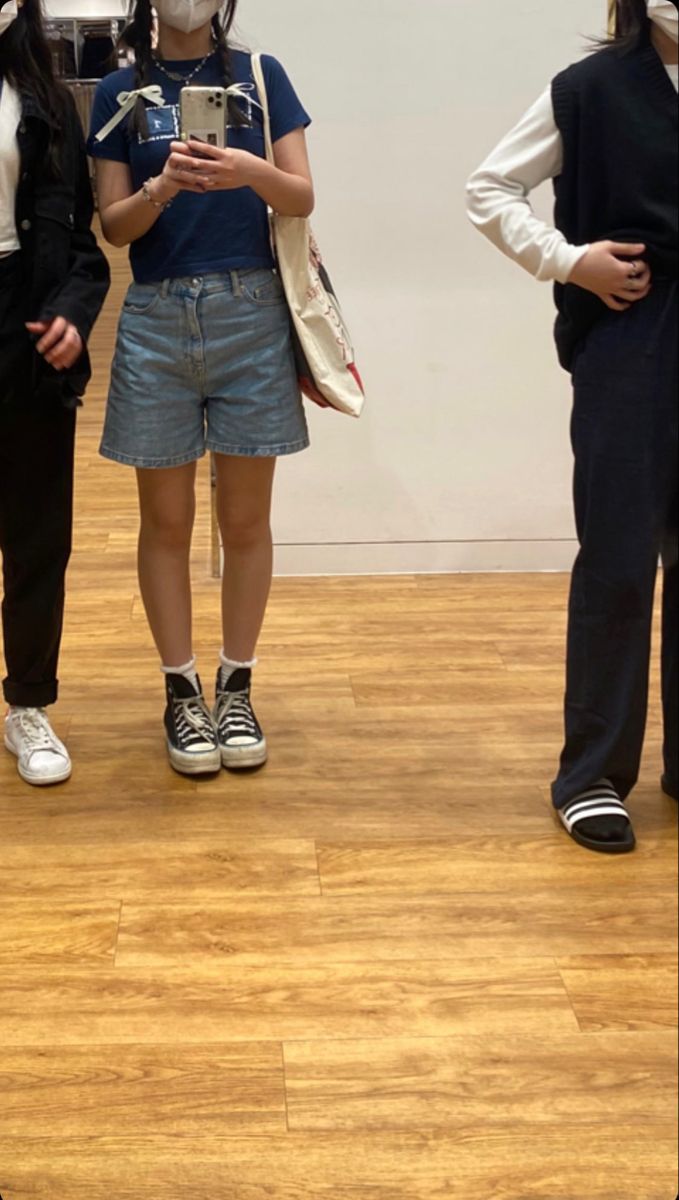 Boyfriend Shorts Outfit Aesthetic, Blue Cargo Shorts Outfit, Girly Jorts Outfit, Jorts Summer Outfits Aesthetic, Styling Long Shorts, Summer Outfits Philippines, Black Jorts Outfit Aesthetic, Outfits With Long Shorts, Long Shorts Outfits Aesthetic