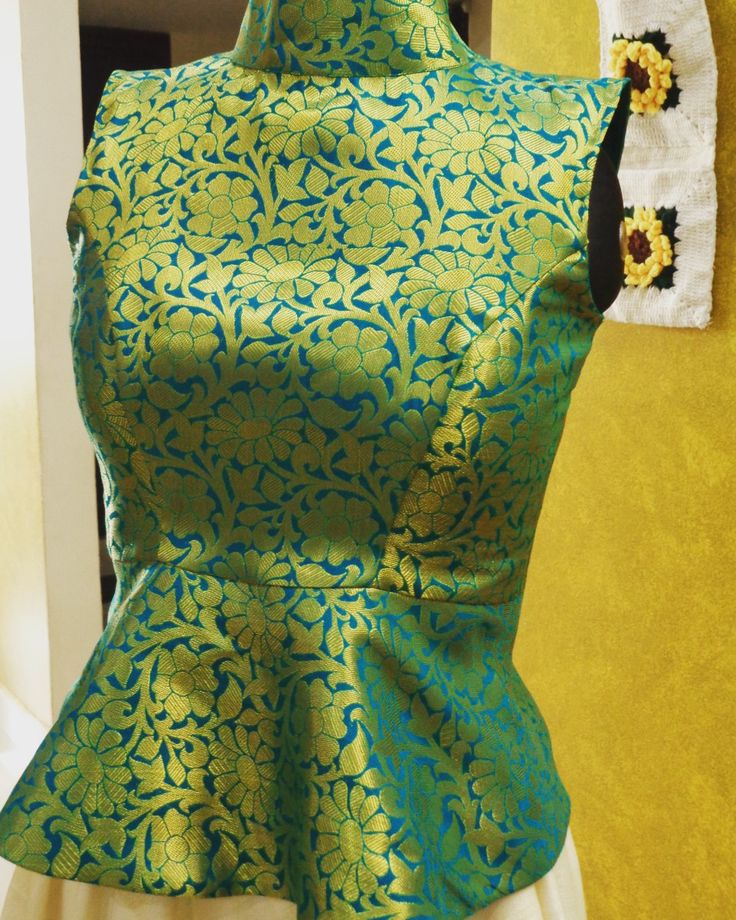 Green brocade peplum crop top with standing collar Brocade Crop Top Designs, Brocade Peplum Top, Brocade Top Designs, Stand Collar Blouse Indian, Brocade Crop Top, Long Blouse Designs, Blouse Tops Designs, Stand Collar Blouse, Model Blouse