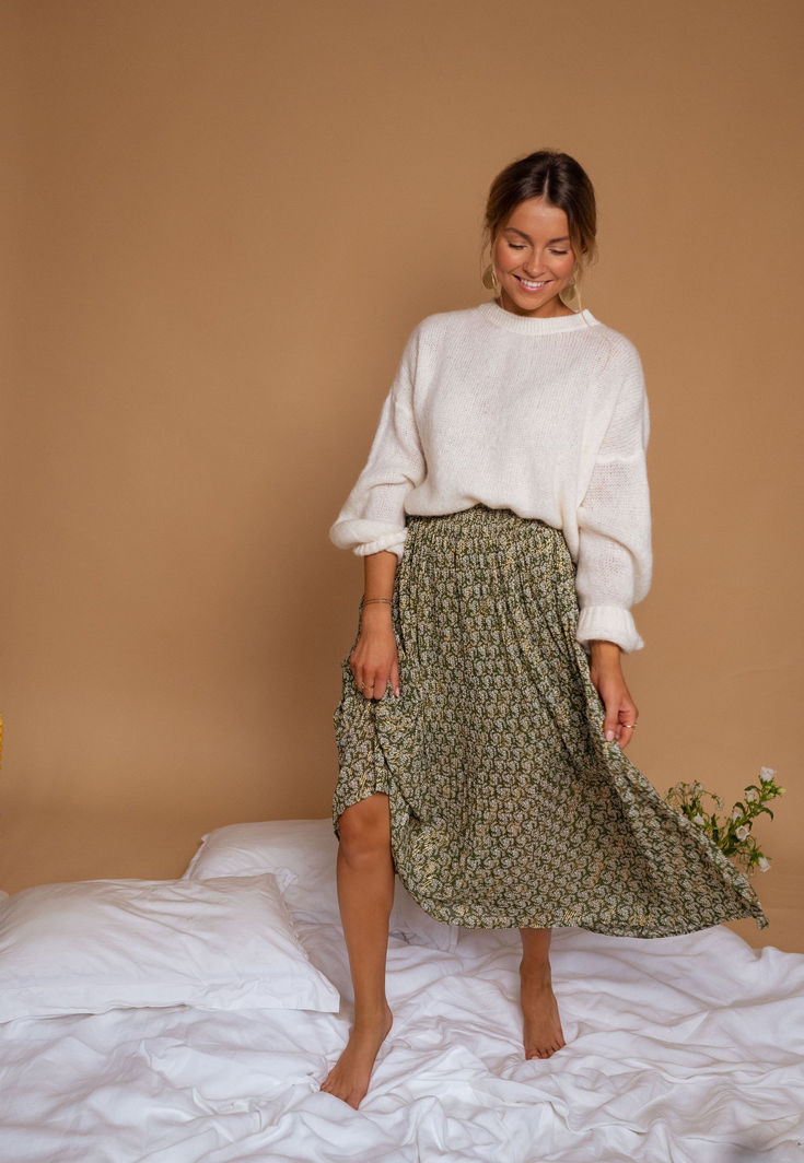 Green Moriane Skirt
 – Easy Clothes North America Green Maxi Skirt, Thrift Inspo, Teaching Outfits, Spring Photos, Photo Outfit, Mom Outfits, Winter 2024, Mom Style, Modest Outfits