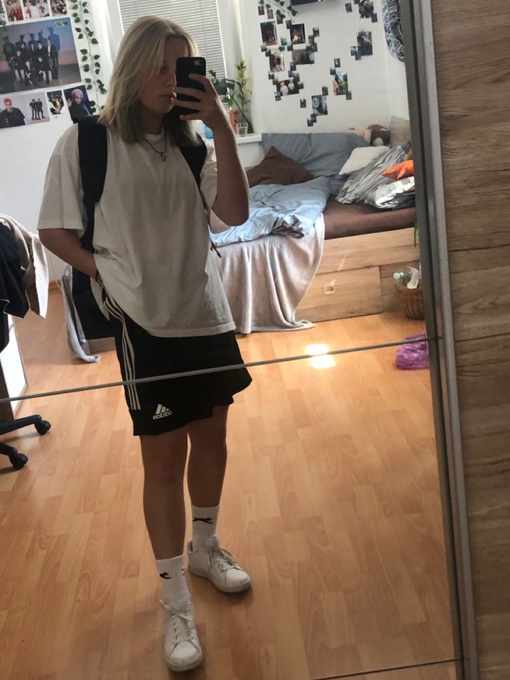 Masc Sporty Outfits, Masc Summer Outfits Shorts, Sporty Masc Outfits, Baggy Shirt And Shorts, Masculine Women Aesthetic, Baggy Tshirt Outfit, Masc Outfits For Women, Masc Style, Women Sporty Outfits