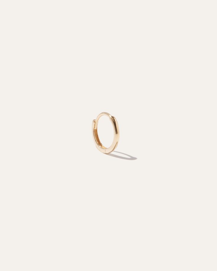 14k Gold Solo Mini Hoop | Quince Small Gold Hoops, Bezel Necklace, Mini Hoop Earrings, Professional Jewelry, Everyday Earrings, Bezel Diamond, Gold Diamond Rings, Gold Hoops, Gold Hoop