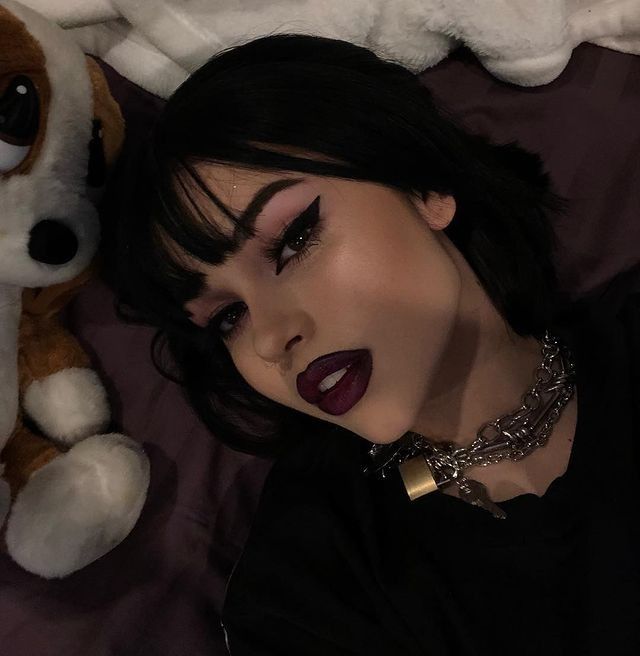 @maggielindemann.on instagram Grunge Wedding, Egirl Makeup, Alt Makeup, Smink Inspiration, Maggie Lindemann, Edgy Makeup, Goth Makeup, Grunge Look, Grunge Girl