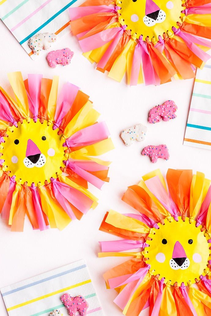 paper plate lion craft for kids to make with construction paper and tissue plates on the table