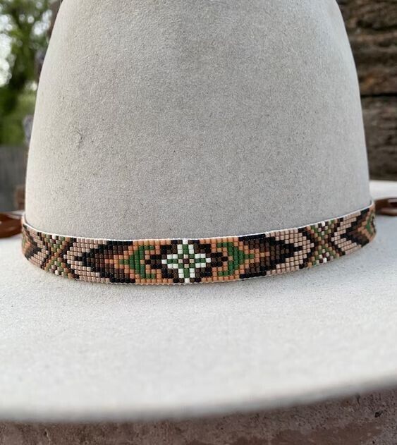 Bead Loom Kits, Beaded Hat Bands, Beading Loom, Snowflake Jewelry, Seed Bead Jewelry Patterns, Loom Jewelry, Hat Bands, Foot Bracelet, Beaded Hat