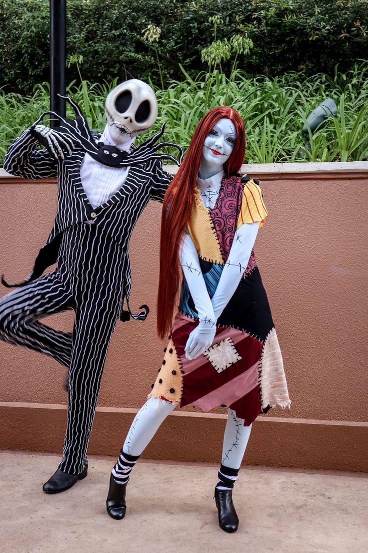 two people dressed up as jack and sally from the nightmare