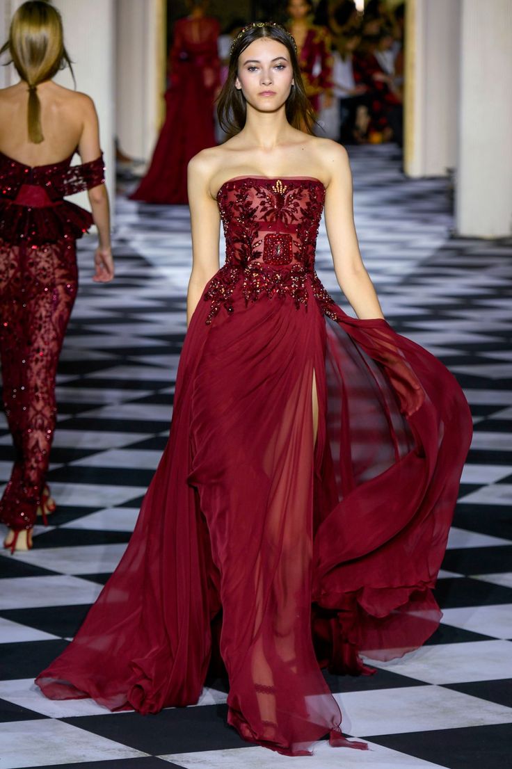 Zuhair Murad Haute Couture, Runway Fashion Couture, Runway Outfits, Chique Outfits, Glamour Dress, Prom Dress Inspiration, Runway Dresses, Zuhair Murad, Gala Dresses