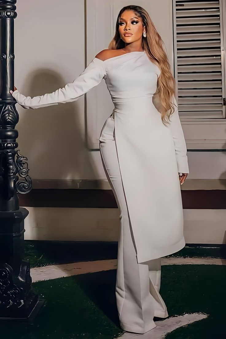 White Jumpsuit Outfit Classy Formal, Graduation Women Outfit, White 2piece Outfits, Feminine Looks For Black Women, Matriculation Dress Styles, Movie Premiere Outfit Casual, Convocation Outfit Graduation Classy, Classy Birthday Outfit Dresses, Civil Wedding Guest Outfit