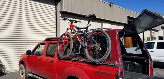 Camper shell side mount bike racks utilizing unistrut. Camper Shell Storage, Subaru Camping, Hilux Camper, Truck Bike Rack, Truck Accesories, Dodge Cummins Diesel, Van Lifestyle, Truck Toppers, Bed Rack