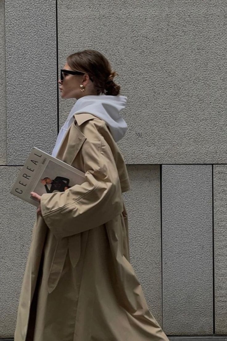 Beige Trench Coat Outfit, Trench Coat Outfit Fall, Travel Outfits For Women, Fall Coat Outfit, Best Travel Outfits For Women, Airport Outfit Ideas, Fall Trench, Trench Outfit, Long Coat Outfit