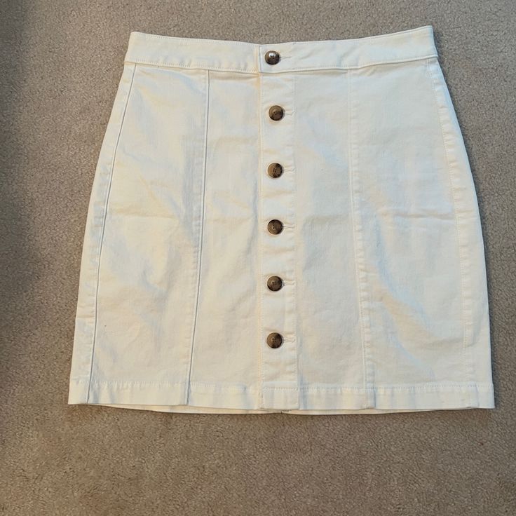 Nwt White Denim Button Down Skirt, Size 10 Tall. Cotton Mini Skirt With Button Zip Fly For Spring, White Mini Skirt With Button Closure For Spring, High Waist Cotton Mini Skirt With Buttons, White Casual Mini Skirt With Buttons, Casual White Mini Skirt With Button Closure, Fitted Cotton Mini Skirt With Button Closure, Fitted Cotton Skirt With Button Zip Fly, Spring Fitted Mini Skirt With Snap Buttons, Fitted Mini Skirt With Snap Buttons For Spring