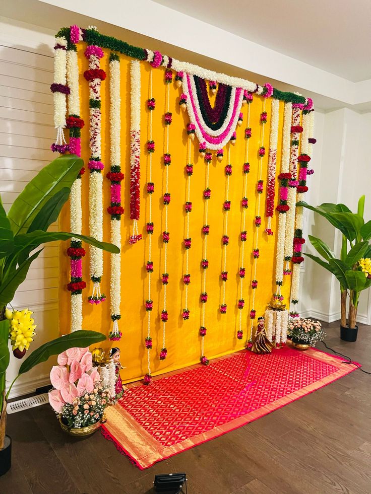 Mandir Backdrop, Ganpati Backdrop, Haldi Backdrop, Decoration Haldi, Mandir Decor, Velvet Backdrop, Haldi Decoration Ideas, Indian Wedding Stage, Haldi Decoration