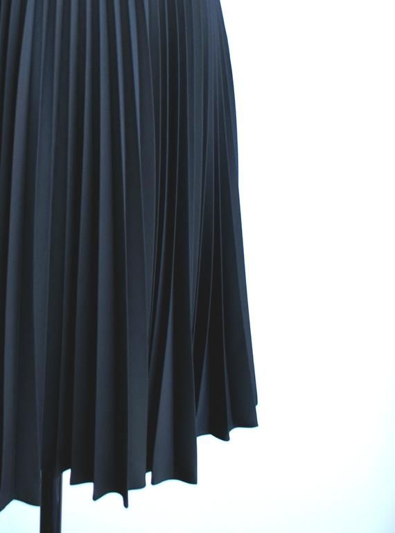 Black pleated dress. Sleeveless. Decorative folds on neckline. Zip on left side. With lining. Dress is made of black fabric.Size 38/8/S (bust 92cm/36,2in, waist 74cm/29,1in, hips 98cm/38,6in)Back lenght 105cm75%PL 25%Ray  2%EAlining 50%PL 50%RayDry cleaning Black Evening Pleated Dress With Pleated Skirt, Black Pleated Skirt Dress For Evening, Black Evening Pleated Dress, Black Evening Dress With Pleated Skirt, Black Midi Pleated Skirt With Pleated Waist, Black Pleated Dress For Work, Black A-line Pleated Evening Skirt, Chic Black Accordion Pleated Dress, Elegant Black Pleated Dress