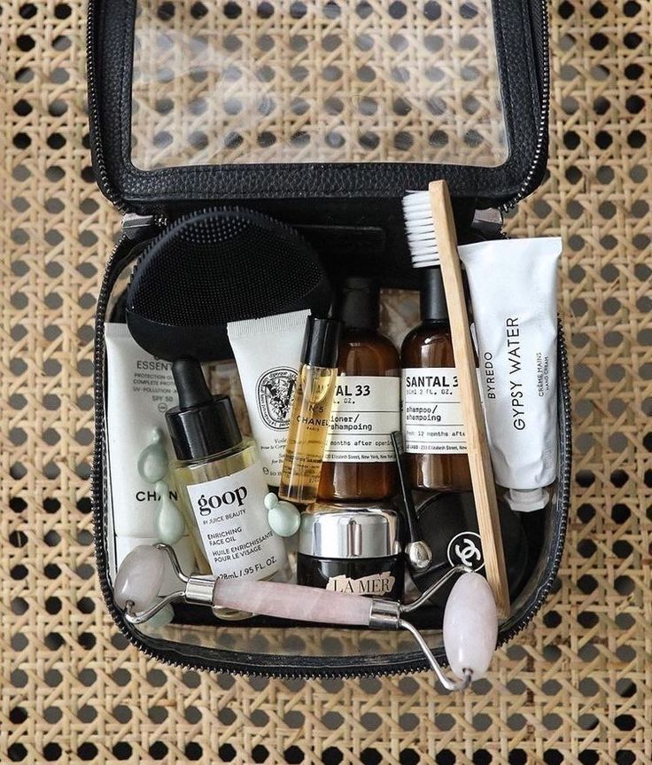 Travel Toiletries Aesthetic, Juice Beauty, Vogue Beauty, Miss Dior, In My Bag, Face Oil, French Manicure, Clean Girl, My Bag