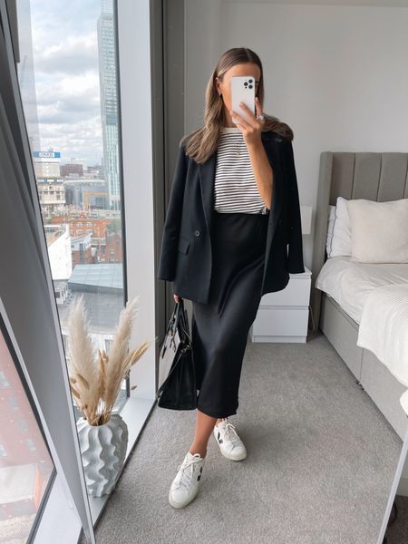 Fall Look With Skirts, Business Casual Outfits Midi Skirt, Aritzia Midi Skirt, Business Casual Slip Skirt, Styling A Black Satin Midi Skirt, Work Outfit Midi Skirt, Work Wear Skirt, Styling Silk Midi Skirt, Black Satin Midi Skirt Outfit Casual