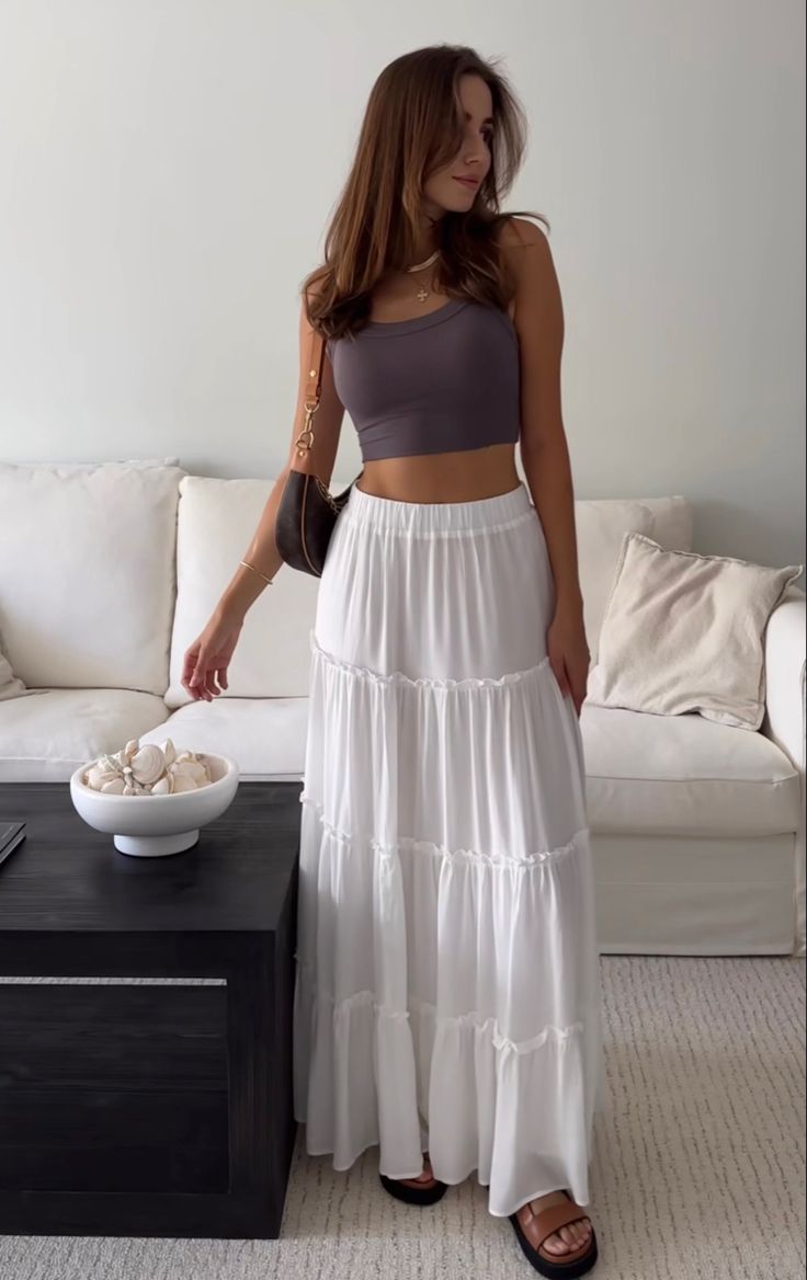 White Skirt Outfits, Skirt Outfit Summer, Rok Outfit, Greece Outfit, White Long Skirt, Europe Outfits, Maxi Skirt Outfits, Rock Outfit, Outfit Inspo Summer