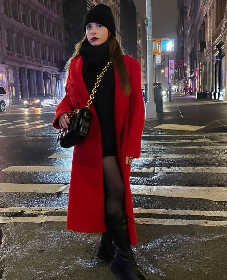 Red Wool Coat Outfit, Red Coat Outfit Winter, Red Trench Coat Outfit, Red Coat Outfit, Black Dress Winter, Europe Christmas, Coat Outfit Casual, Red Long Coat, Long Coat Outfit