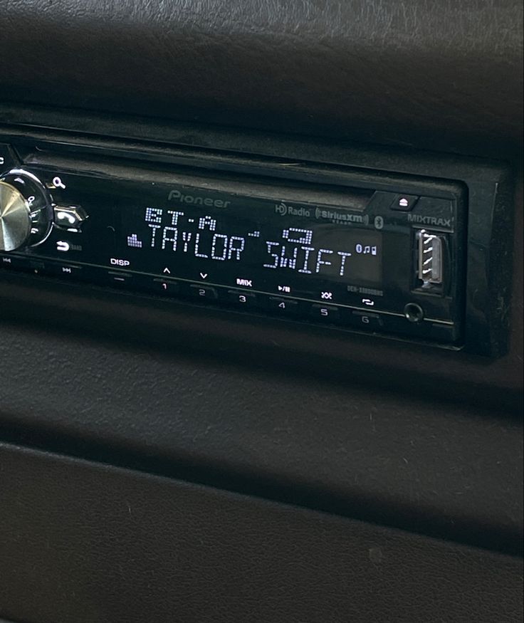 an analog radio in the center of a car