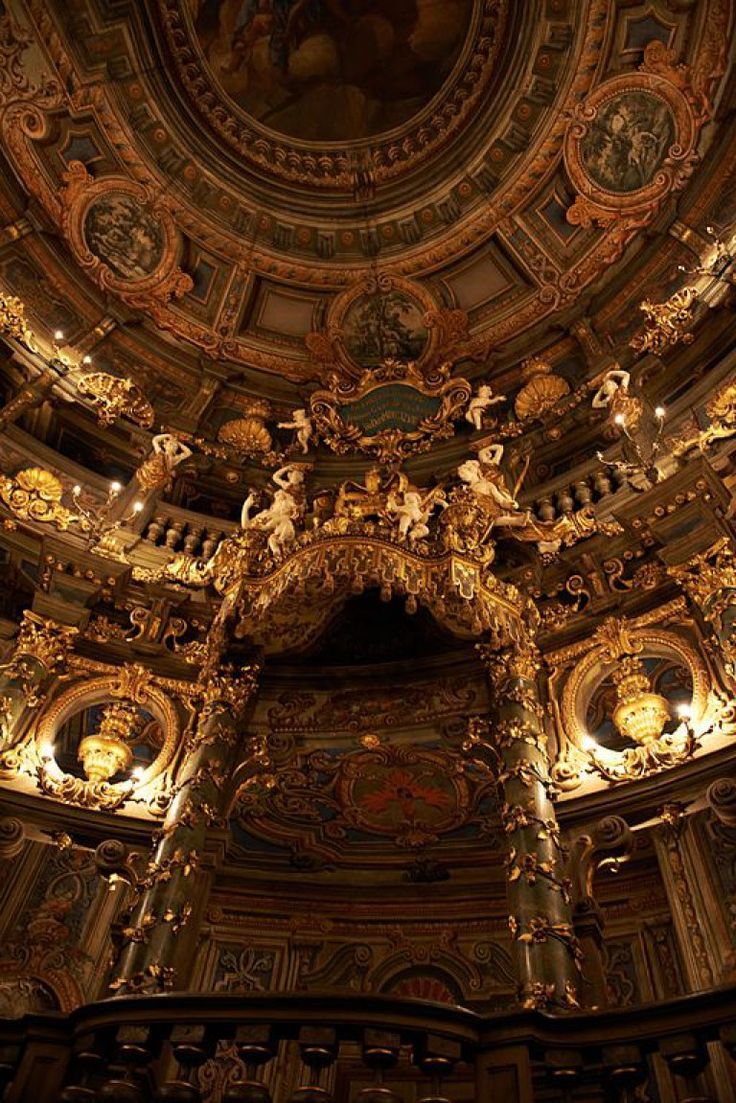 an ornately decorated ceiling in the center of a building