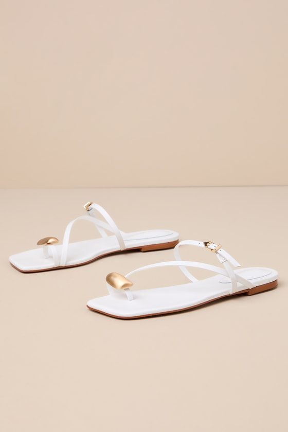 Trendy T-strap Sandals With Adjustable Strap For Beach, Beach Toe Ring Sandals With Buckle Closure, Leather Sandals With Square Toe For Vacation, Toe Ring Sandals With Buckle Closure For Vacation, Vacation Toe Ring Sandals With Buckle Closure, Vacation Toe Ring Sandals With Buckle, Trendy Leather T-strap Sandals For Beach, Chic Flats With Removable Insole For Vacation, Chic Toe Loop T-strap Sandals For Beach