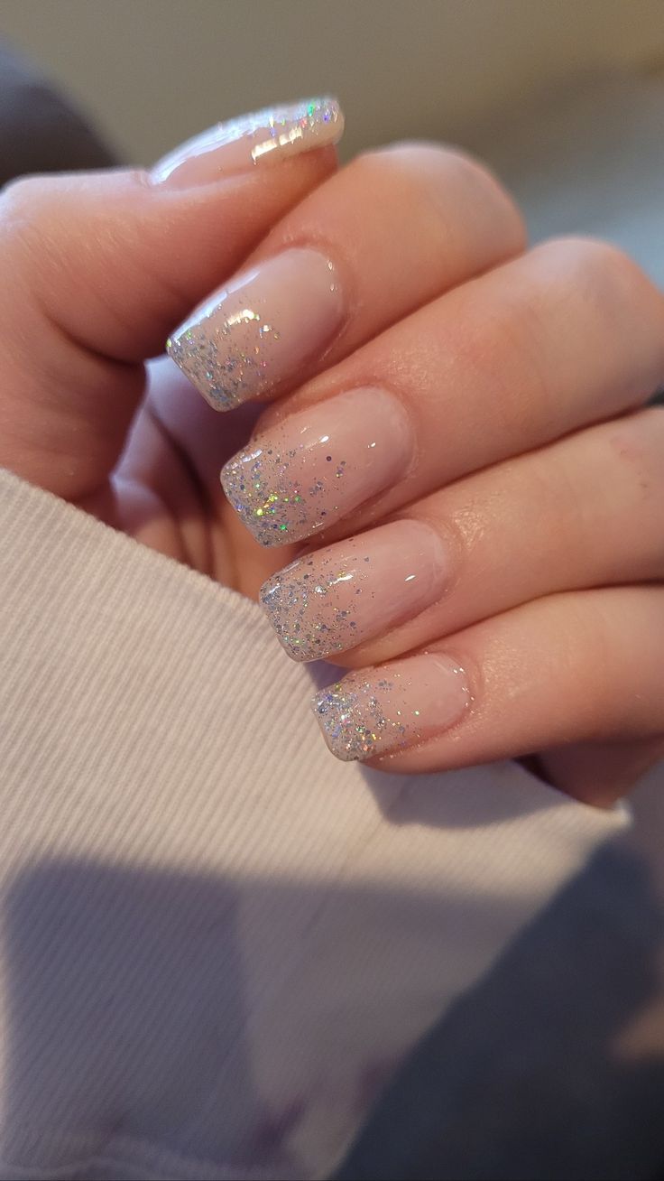 Glitter Nail Paint, Sparkly Nail Designs, Nude Nails With Glitter, Nail Art Paillette, Glitter Fade Nails, Nail 2022, Glitter French Nails, Glitter Gradient Nails, Faded Nails