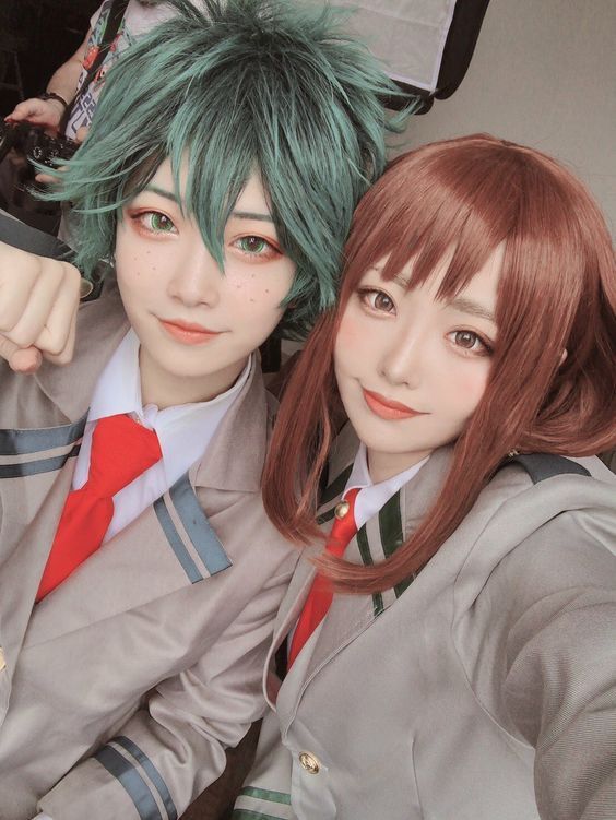 Anime Couple Cosplays, Couple Cosplay Anime, Ochako Uraraka Cosplay, Ochako Cosplay, Female Cosplay Ideas, Izuku Midoriya Cosplay, Cute Anime Cosplay, Uraraka Cosplay, Deku Cosplay