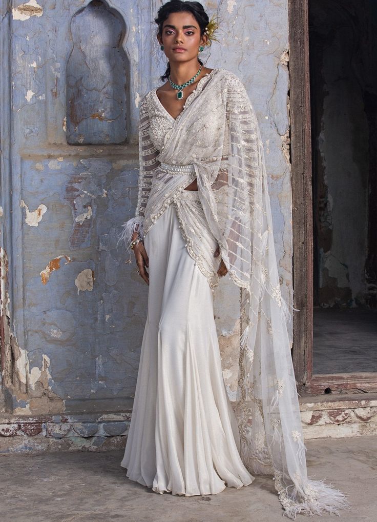 Off White Shimmer Drape Saree Set With Embellished Belt Nitika Gujral - Fabilicious Fashion Drape Sari, Off White Saree, Net Blouse, Draped Saree, Net Blouses, Bridal Lehenga Red, Embellished Belt, Drape Saree, White Saree