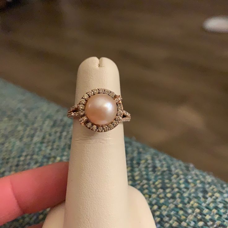 Beautiful Natural Pink Gem Quality Pearl And Diamond Ring. 14k Rose Gold. Mint Condition Jeweler Owned. Luxury 14k Rose Gold Jewelry With Halo Setting, Elegant Pink Gold Jewelry With Center Stone, Exquisite 14k Rose Gold Jewelry, Anniversary Rose Gold Pearl Ring In 14k Gold, Elegant 14k Rose Gold Jewelry With Center Stone, Elegant 14k Rose Gold Jewelry With Halo Setting, Elegant Jewelry In 14k Rose Gold With Center Stone, Pink Gold Round Halo Jewelry, Elegant Rose Gold Pearl Ring With Diamond