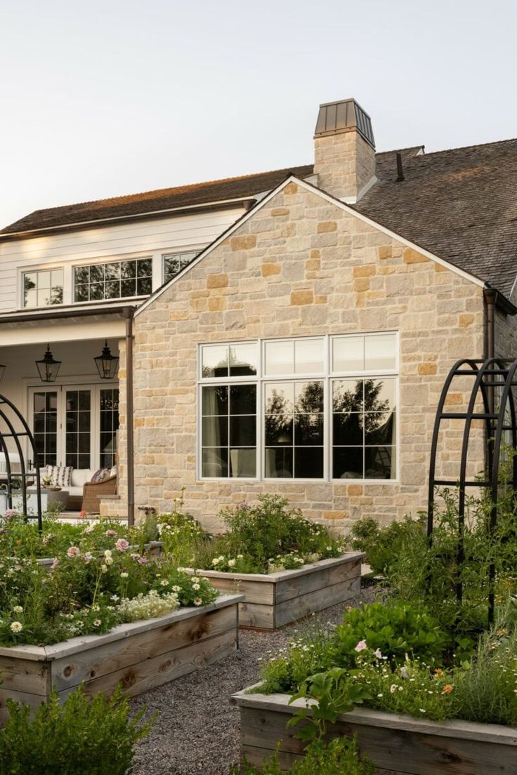 an outside view of a house with lots of plants