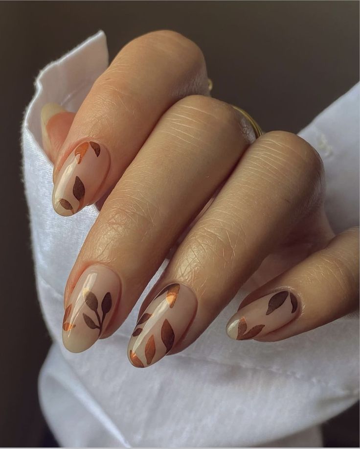 Nails With Leaves, Pumpkin Nail Designs, Fall Leaves Nail Art, Kutek Disney, Thanksgiving Nail Art, Simple Fall Nails, Pumpkin Nails, Cute Nails For Fall, Nagel Tips