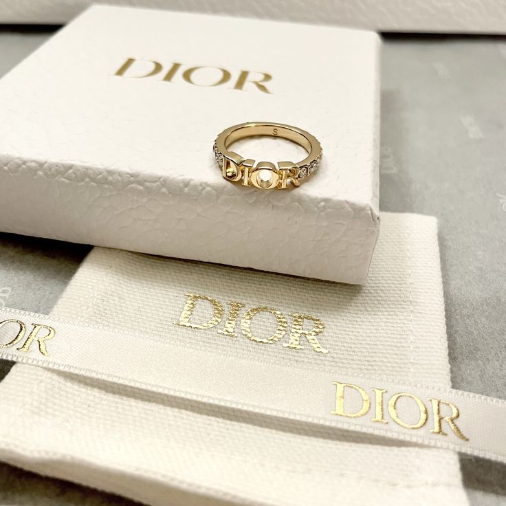 Dior Revolution Ring, Dior Ring Gold, Christian Dior Ring, Ring Dior, Classy Vibes, Dior Aesthetic, Big Engagement Rings, Dior Earrings, Luxury Ring