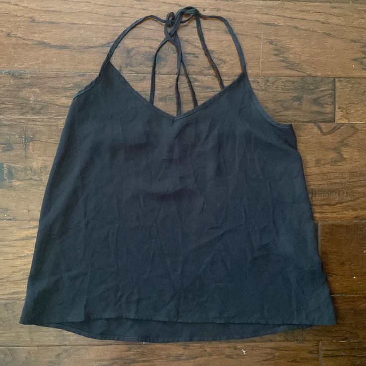 Beautiful Black Hollister Spaghetti Strap Top. Nwot Size Extra Small. Smoke Free Home. Bundle For More Savings. Bin 3 Casual Black Tops With Straps, Black Tops With Delicate Straps, Black Camisole With Delicate Straps For Spring, Black Summer Camisole With Delicate Straps, Black Strap Top For Spring, Casual Tie Back Camisole For Beach, Strappy Tops With Adjustable Straps For Night Out, Black Cami Halter Top, Casual V-neck Tank Top With Straps