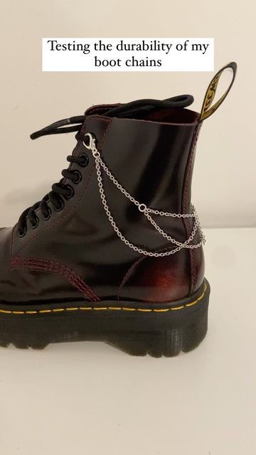 Doc Martens Boot Chains, Boot Charms Diy, Diy Boot Chains, Boot Accessories Diy, Punk Boots Diy, Shoe Chains Diy, Alt Boots, Boots With Chains, Emo Shoes