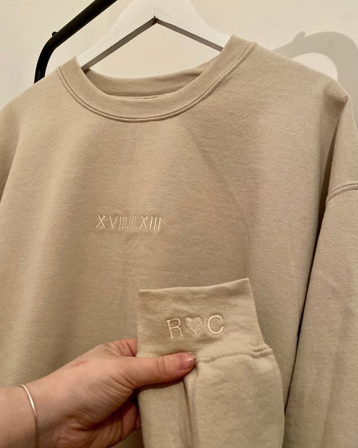 Simplistic Sweatshirt Design, Diy Sweatshirt For Boyfriend, Initial Sweatshirt, Beige Sweatshirt, Love Sweatshirt, Custom Sweatshirts, Personalized Embroidered, Couple Outfits, Font Styles