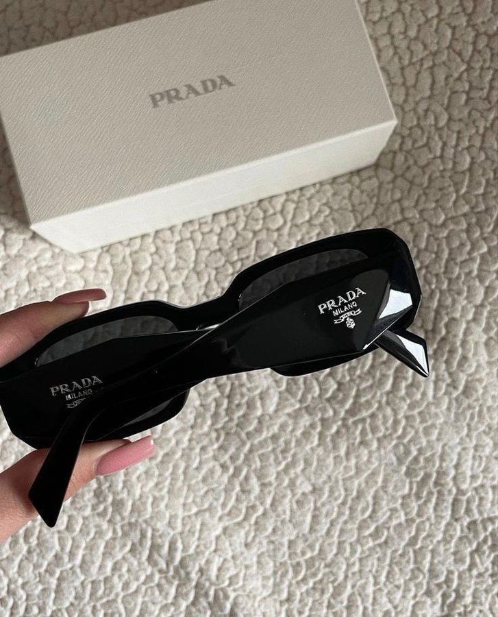 Prada Pr 17ws, Pretty Sunglasses, Classy Glasses, Prada Glasses, Trendy Glasses, Cute Sunglasses, نظارات شمسية, Fashion Eye Glasses, Devil Wears Prada