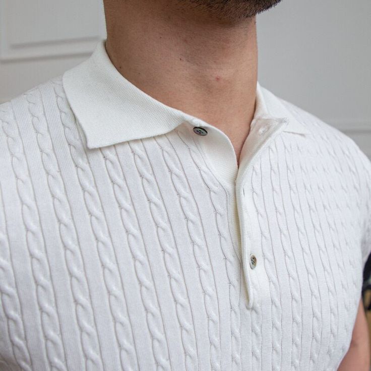 Entra in un mondo di raffinata eleganza con la nostra squisita polo, realizzata ad arte con il miglior tessuto di viscosa e ornata con eleganti motivi a righe. Dalle serate sofisticate agli incontri esclusivi, questa camicia emana un fascino senza tempo, rendendola la scelta perfetta per ogni occasione in cui desideri lasciare un segno indelebile con il tuo stile impeccabile.


Materiale: viscosa Luxury Collared Tops For Business Casual, Luxury Fitted Polo Shirt For Work, Elegant Polo Collar Business Tops, Elegant Business Polo Collar Tops, Classic Fitted Polo Shirt With Striped Collar, Classic Formal Tops With Polo Collar, Classic Formal Top With Polo Collar, Luxury Business Polo Collar Tops, White Fitted Formal Polo Shirt