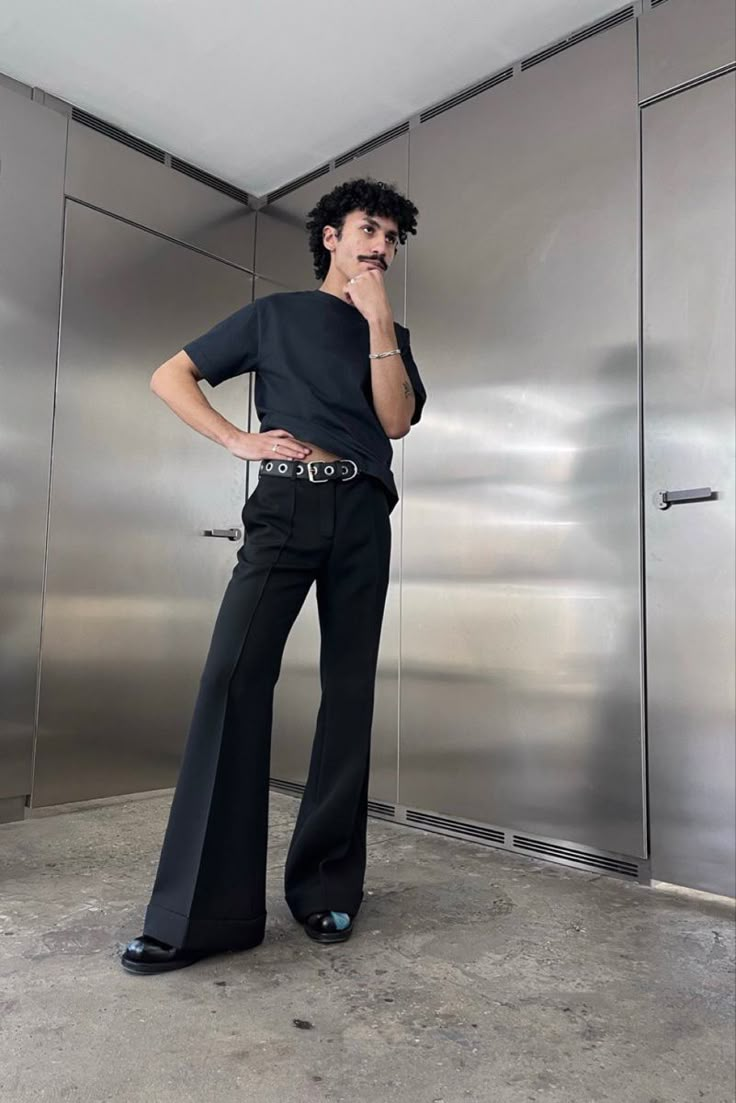 Mens 70s Outfits, Oklahoma Fashion, Trousers Outfit Men, Flare Jeans Outfit, Flare Dress Pants, Gender Fluid Fashion, Fashion Bible, New Look Fashion, Pants Outfit Men