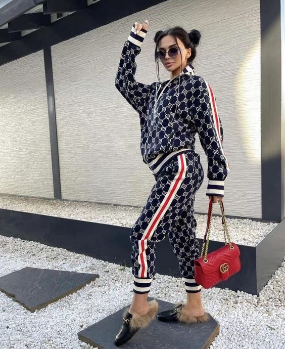 Gucci Tracksuit Women, Gucci Tracksuit, Beyonce Outfits, Stylish Winter Outfits, Asoebi Styles, Office Outfits Women, Trendy Summer Outfits, Tracksuit Women, Looks Chic