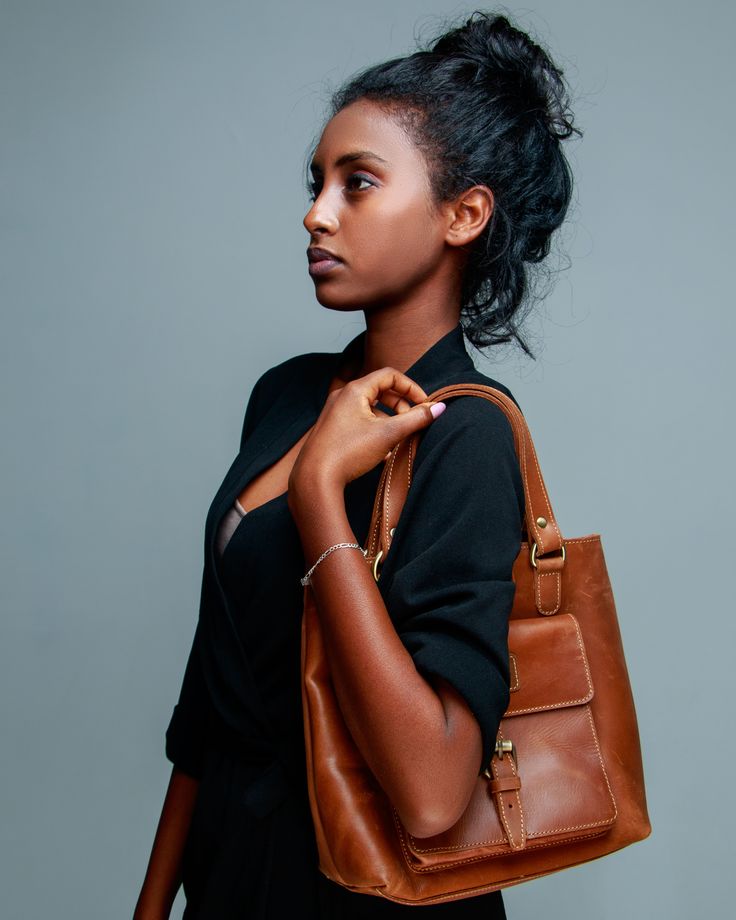 ALMI PURSE: Dark Brown - SKADMAS Brown Note, Brown Leather Handbags, Dark Brown Color, Colored Leather, Ethiopia, Slow Fashion, Brown Color, Dark Brown, Leather Purses