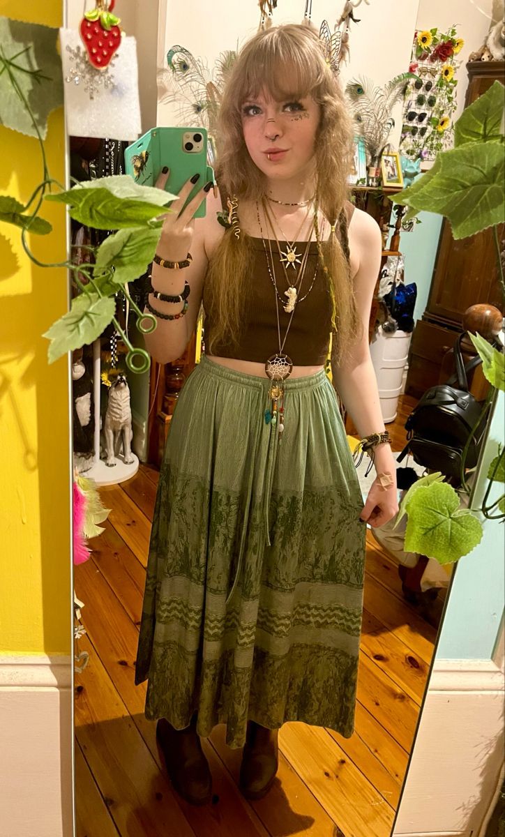 Nature Indie Aesthetic Clothing, Cottagecore Boho Fashion, Natural Boho Style Clothing, Clothes Nature Aesthetic, Hippy Aesthetic Clothes, Fairycore Cottagecore Outfit, Nature Fairy Aesthetic Outfit, Cottagecore Fairy Aesthetic Outfits, Cottagecore Witch Aesthetic Outfits