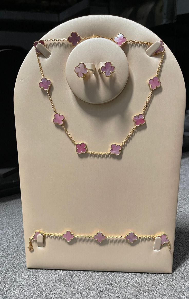 Pink Van Cleef, Van Cleef Set, Xoxo Jewelry, Van Cleef And Arpels Jewelry, Van Cleef & Arpels, Pretty Jewelry Necklaces, Expensive Gifts, Expensive Jewelry Luxury, Luxe Jewelry