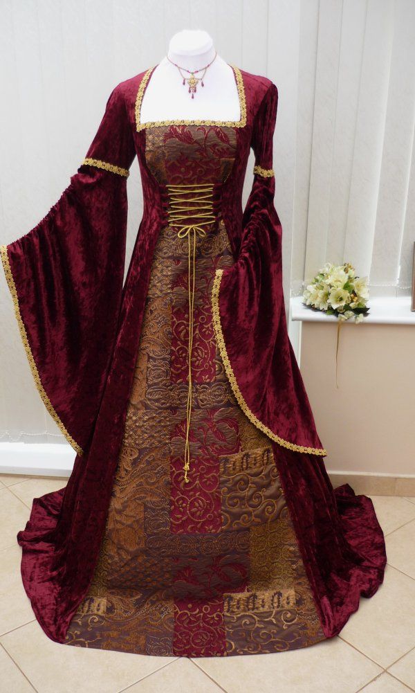 Red and gold dress Gaun Abad Pertengahan, Medieval Gown, Medieval Dresses, Old Fashion Dresses, Medieval Costume, Medieval Clothing, Medieval Dress, Medieval Fashion, Fantasy Dress