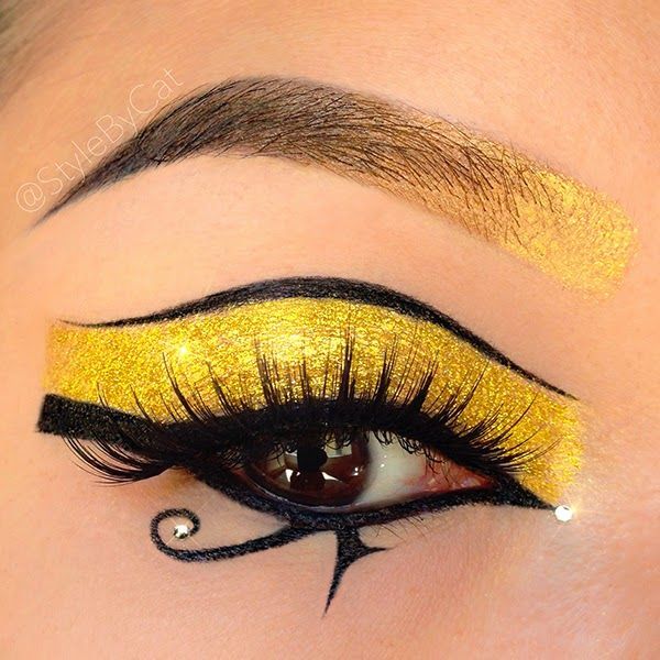 Egyptian Make Up, Egypt Makeup, Egyptian Eye Makeup, Cleopatra Makeup, Glitter Brows, Egyptian Makeup, Galaxy Makeup, Makeup Gold, Egyptian Eye