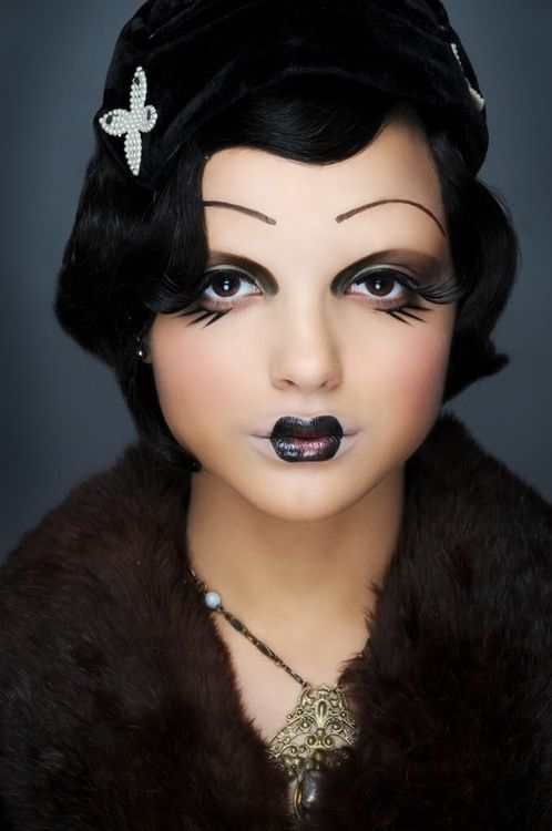 .doll makeup Flapper Makeup, Carnaval Make-up, 20s Makeup, 1920s Makeup, Flapper Girls, Great Gatsby Fashion, Theatrical Makeup, Flapper Girl, Special Effects Makeup