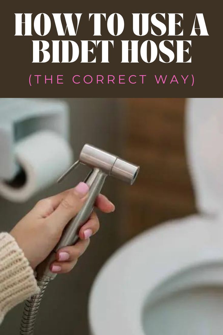 a person is using a bidet hose to clean a toilet with the words how to use a bidet hose the correct way