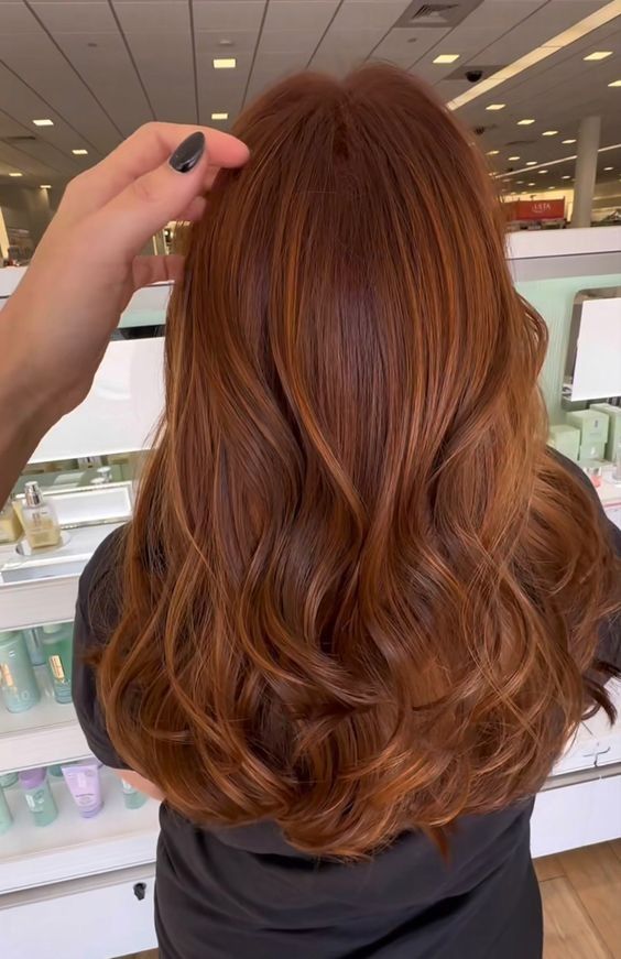 20 TRENDY AND VERSATILE CARAMEL HAIR COLOR IDEAS - julsweek Cooper Cowboy Hair Color, Natural Looking Auburn Hair, Colors Redheads Should Wear, Red Copper Hair With Highlights, Copper Hair Lowlights, Dark Ginger Hair Balayage, Ginger Hair With Low Lights, Peekaboo Copper Hair, Auburn Layered Hair